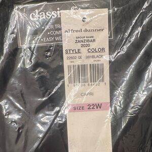 Alfred Dunner Black Capri Pants